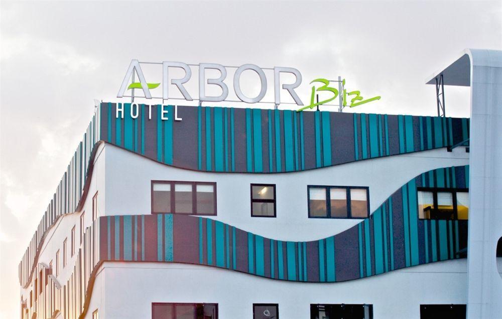 Arbor Biz Hotel Μακασάρ Εξωτερικό φωτογραφία