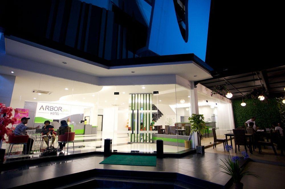 Arbor Biz Hotel Μακασάρ Εξωτερικό φωτογραφία