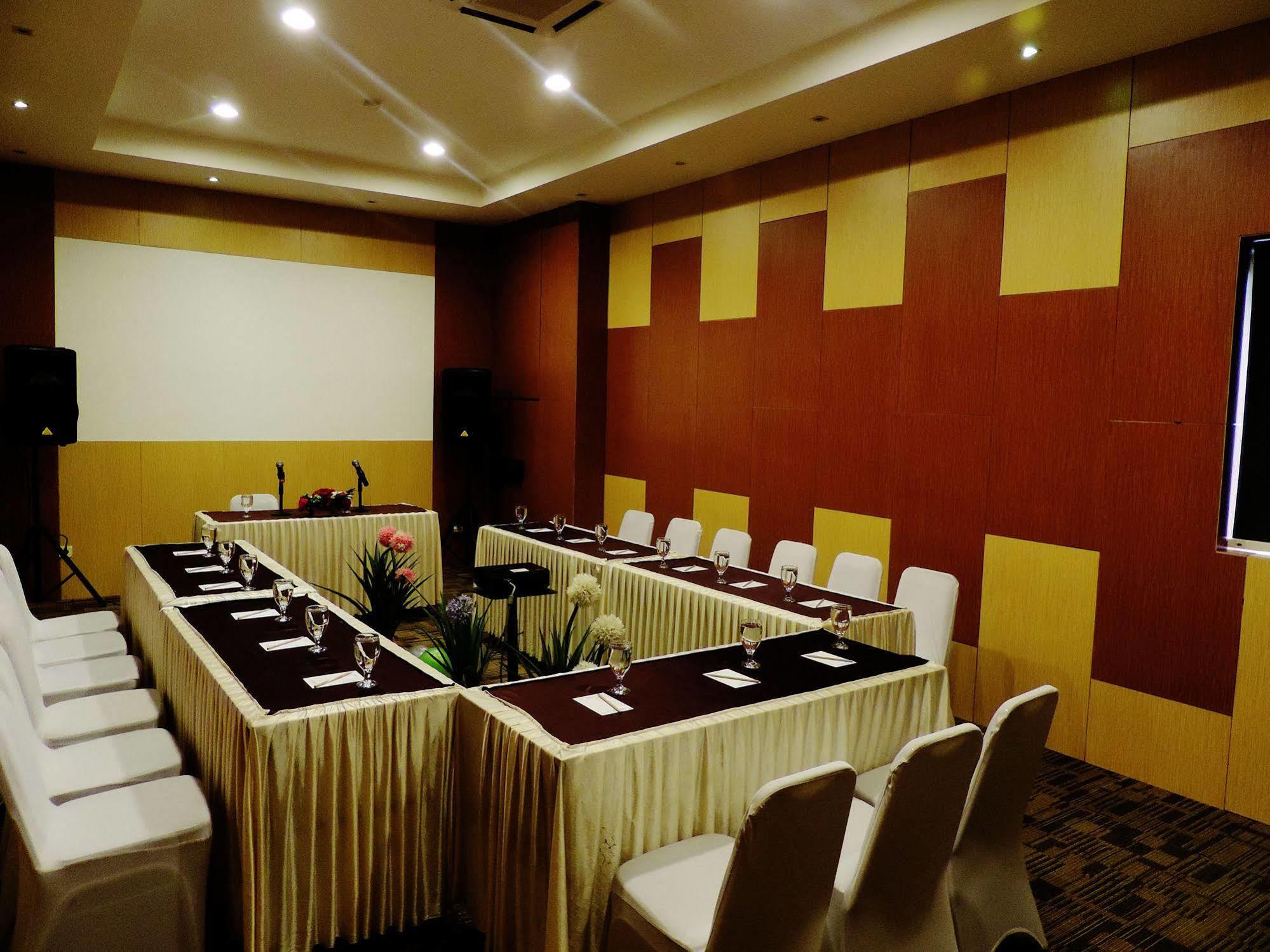Arbor Biz Hotel Μακασάρ Εξωτερικό φωτογραφία