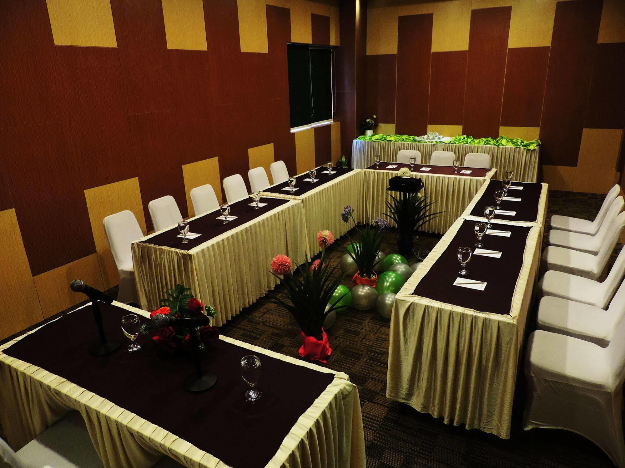 Arbor Biz Hotel Μακασάρ Εξωτερικό φωτογραφία