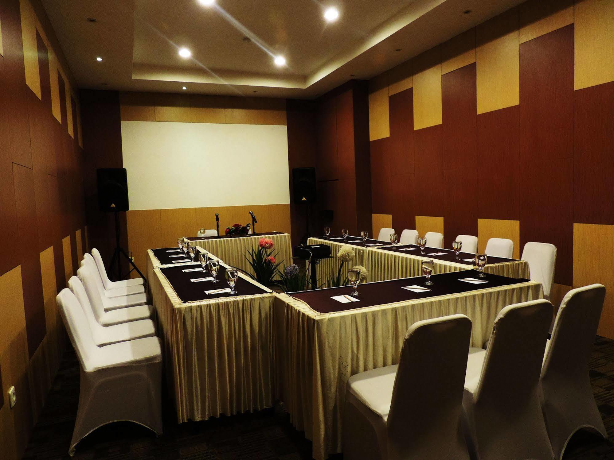Arbor Biz Hotel Μακασάρ Εξωτερικό φωτογραφία