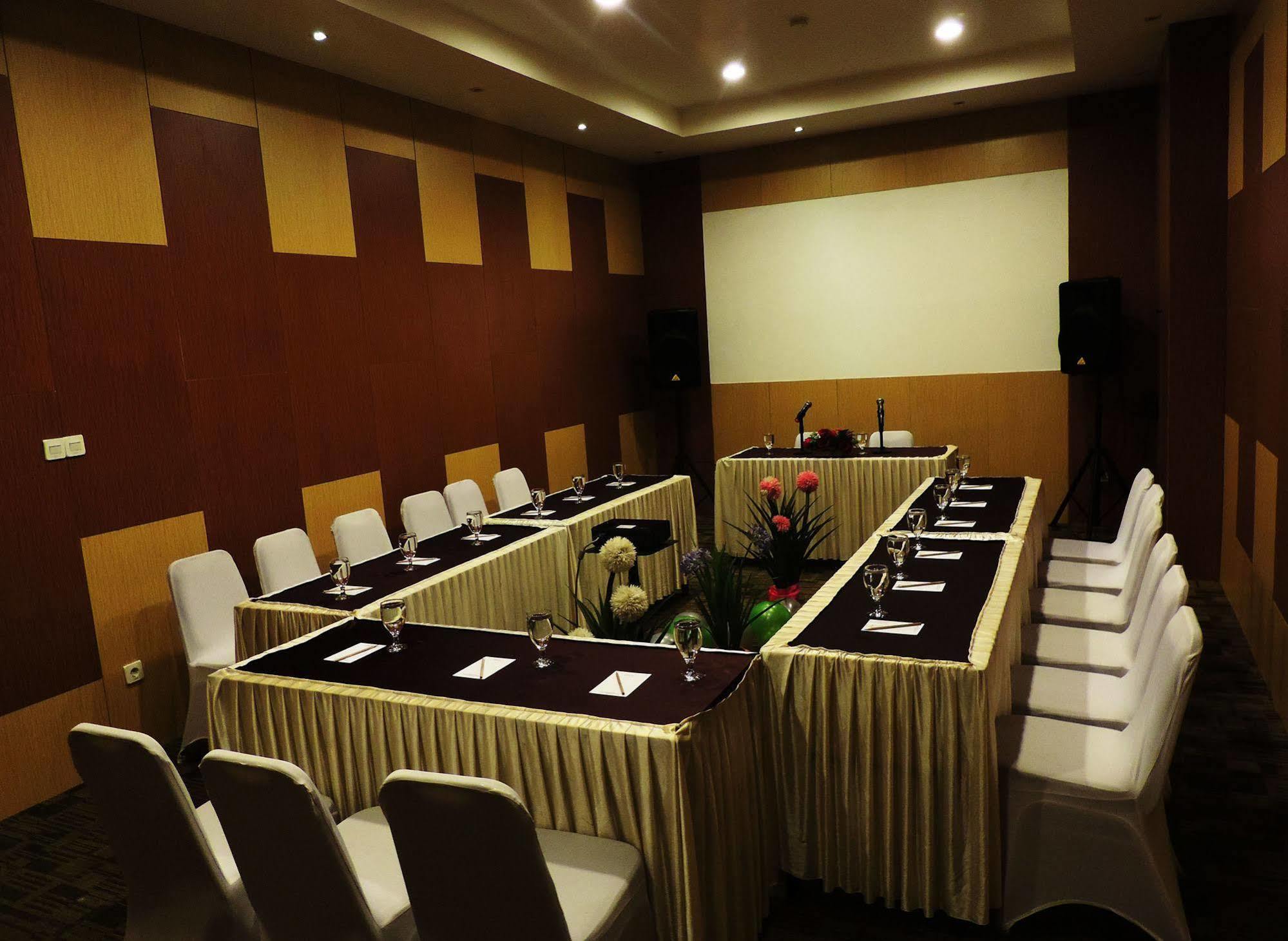Arbor Biz Hotel Μακασάρ Εξωτερικό φωτογραφία