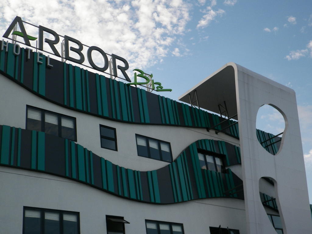 Arbor Biz Hotel Μακασάρ Εξωτερικό φωτογραφία